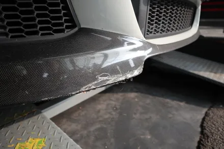 BMW F10 520d 앞범퍼 파손된 카본 프론트립 교체 장착 / 서울 양천