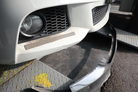 BMW F10 520d 앞범퍼 파손된 카본 프론트립 교체 장착 / 서울 양천