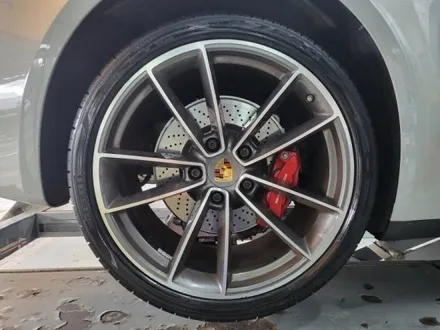 305 30 21 피렐리 피제로 pz4 완전신품급  중고타이어 2본 판매 포르쉐 911 992 타이칸 등등 사이즈 입니다 / 경기 포천 소흘