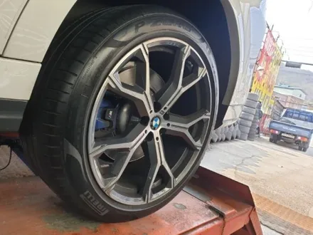 315 35 21 피렐리 뉴피제로 런플렛 중고타이어 2본 59만원 판매합니다 BMW X5 X6 순정타이어 / 경기 포천 소흘