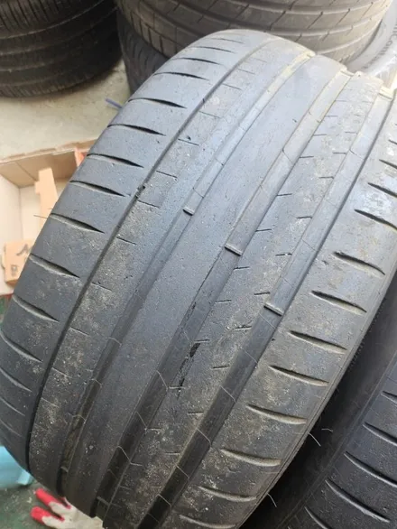 265 40 20 295 35 20 미쉐린 파일럿 스포츠4s 중고타이어 한대분 79만원 판매 벤츠AMG GT 순정타이어 입니다 / 경기 포천 소흘