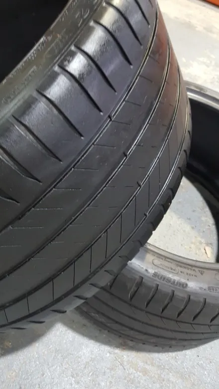295  35  21  미쉐린 중고타이어 카이엔 q7 벤츠NO AMG 순정 사이즈  2본  19만윈 / 경기 포천 소흘