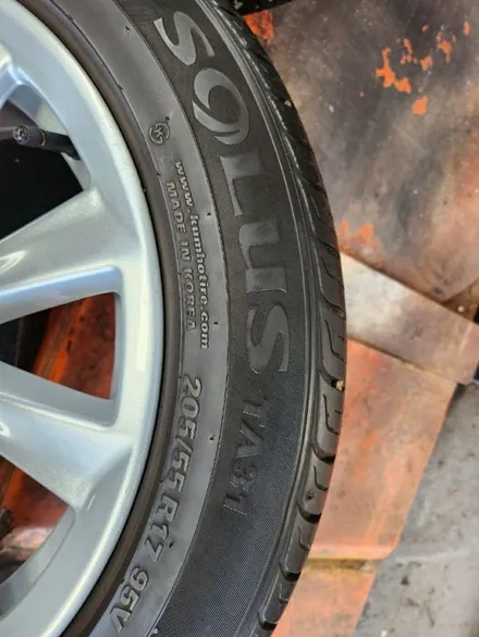 포터2 전용 BMW 17인치 휠타이어 셋트 2짝. 35만원 판매합니다 / 경기 포천 소흘