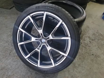 BMW. F바디 M8 19인치 휠타이어 대품조건 89만원 ~109만원 판매 5시리즈 4시리즈 3시리즈 3GT 장착가능 / 경기 포천 소흘