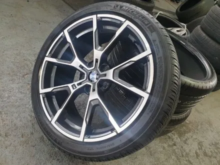 BMW. F바디 M8 19인치 휠타이어 대품조건 89만원 ~109만원 판매 5시리즈 4시리즈 3시리즈 3GT 장착가능 / 경기 포천 소흘