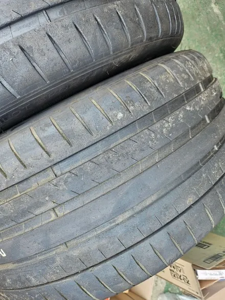 265 40 20 295 35 20 미쉐린 파일럿 스포츠4s 중고타이어 한대분 79만원 판매 벤츠AMG GT 순정타이어 입니다 / 경기 포천 소흘