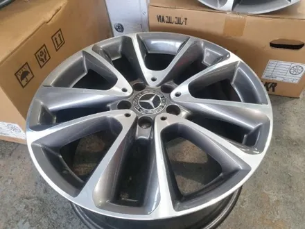 벤츠 W212 E300 나이트패키지 18인치 휠 타이어 한대분 69만원 대품 조건입니다 / 경기 포천 소흘