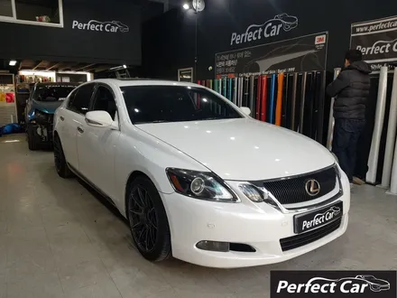 렉서스 gs350 실내랩핑 그릴 엠블럼랩핑 구형 늙어보이는 실내를 세련된 카본 실내랩핑으로 깔끔하게 시공해드립니다. 광명,시흥,부천,인천,안산,안양,송도,실내랩핑잘하는곳 퍼펙트카 / 경기 시흥