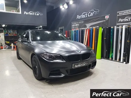 광명랩핑,시흥랩핑,부천랩핑,구로랩핑, 랩핑전문샵 퍼펙트카에서  BMW520D(F10) 3M 1080 사틴블랙 전체랩핑 시공 깔끔하고 완벽한 랩핑 시공을 받아보세요. / 경기 시흥