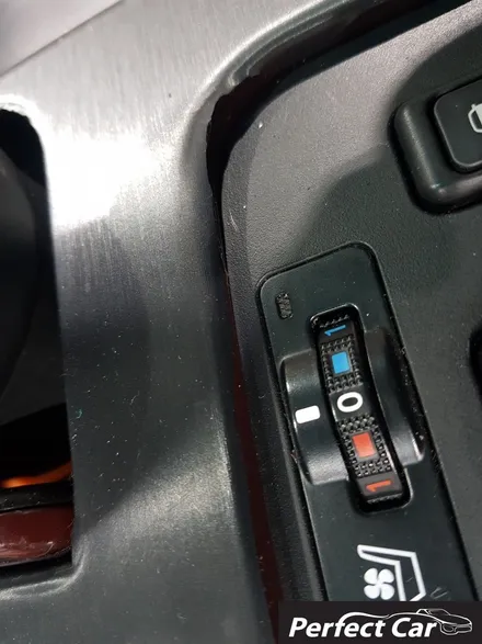 렉서스 gs350 실내랩핑 그릴 엠블럼랩핑 구형 늙어보이는 실내를 세련된 카본 실내랩핑으로 깔끔하게 시공해드립니다. 광명,시흥,부천,인천,안산,안양,송도,실내랩핑잘하는곳 퍼펙트카 / 경기 시흥