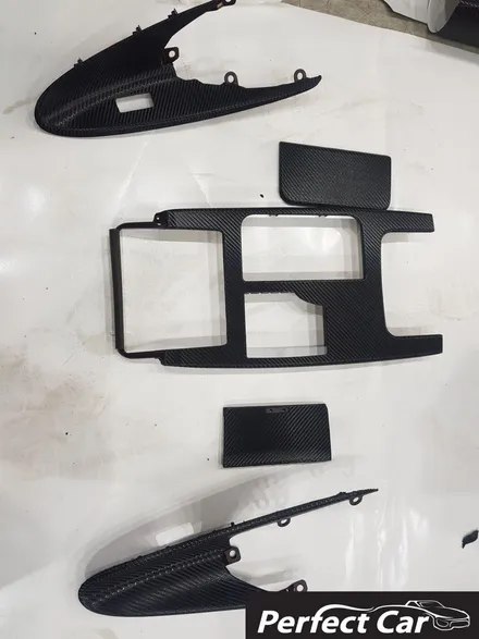 렉서스 gs350 실내랩핑 그릴 엠블럼랩핑 구형 늙어보이는 실내를 세련된 카본 실내랩핑으로 깔끔하게 시공해드립니다. 광명,시흥,부천,인천,안산,안양,송도,실내랩핑잘하는곳 퍼펙트카 / 경기 시흥