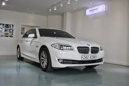 BMW 5시리즈 520D 네비게이션 매립 퐈인드롸이브~ / 부산 금정