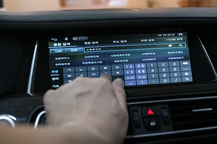 BMW 7시리즈 740LD 아이나비 X1큐브 네비게이션 매립 / 부산 금정