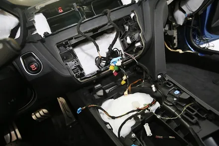 bmw 3시리즈, 윽! 크레파스 냄새가 진동을 하네요. / 부산 금정