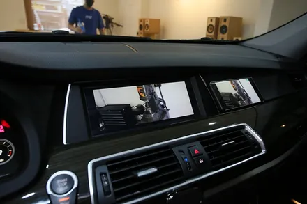 BMW 5시리즈 5GT, 스마트폰 화면 미러링 하는 Z1 내비게이션 튜닝 / 부산 금정