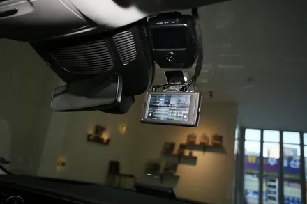 벤츠 GLE450 아이나비 4채널 블랙박스에 아이볼트 Q 에디션 전용 보조 배터리까지 / 부산 금정