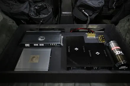 1세대 지프 YJ 랭글러 하이파이 사운드를 위한 신포니, 헬릭스 카오디오 튜닝 / 부산 금정