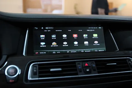 BMW 7시리즈 740LD 아이나비 X1큐브 네비게이션 매립 / 부산 금정