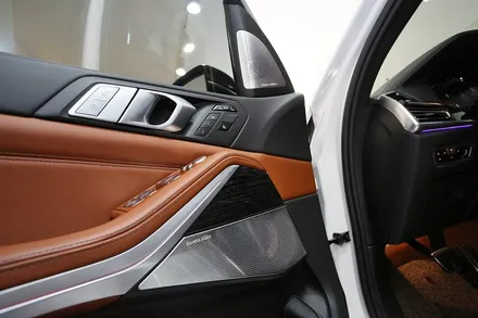 BMW X7 풀 세팅! 회오리 앰비언트 커버, AVI 스피커 그리고 무스웨이 카오디오 / 부산 금정