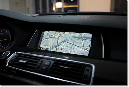 BMW GT 아이나비X1큐브 네비게이션 매립 / 부산 금정