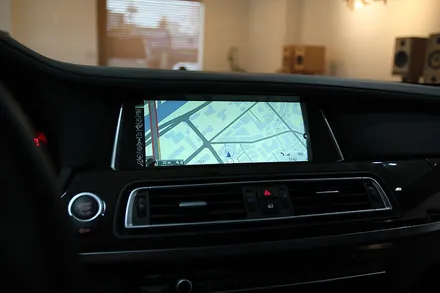 BMW 7시리즈 740LD 아이나비 X1큐브 네비게이션 매립 / 부산 금정