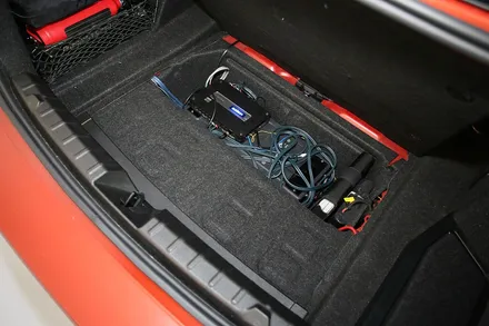 깊은 베이스가 매력적인 BMW M4 자동차 우퍼 설치와 벤츠 W221 블루투스 활성화! / 부산 금정