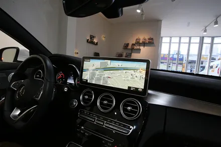 모니터와 내비게이션 교체한 벤츠 C클래스 C200 카브리올레 / 부산 금정