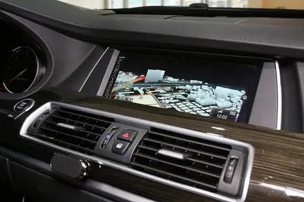 BMW 5시리즈 5GT, 스마트폰 화면 미러링 하는 Z1 내비게이션 튜닝 / 부산 금정