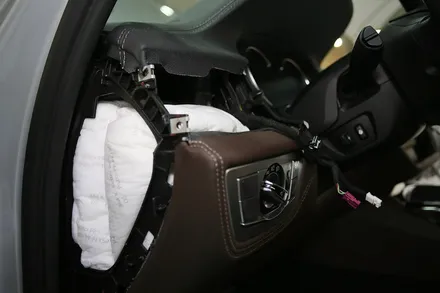 BMW 플래그십 세단 730Ld, 실내 전체 자동차 방음으로 더 강력한 조용함을! / 부산 금정
