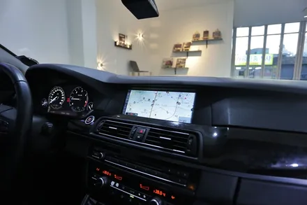 bmw 520d에 아이나비 x3 큐브 있으니 확 다르죠? / 부산 금정