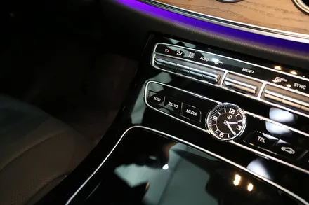 벤츠 E300 내비게이션 업데이트? 이제 아틀란으로! / 부산 금정