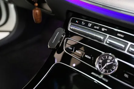 벤츠 E300, 오롯이 길 찾기에 특화된 내비게이션으로 교체한 이유 / 부산 금정