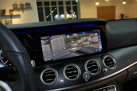벤츠 E300 아방가르드에 최적화된 내비게이션, M2C 200A 플러스! / 부산 금정