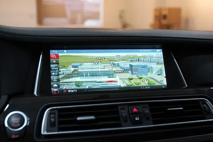 BMW 7시리즈 740LD 아이나비 X1큐브 네비게이션 매립 / 부산 금정