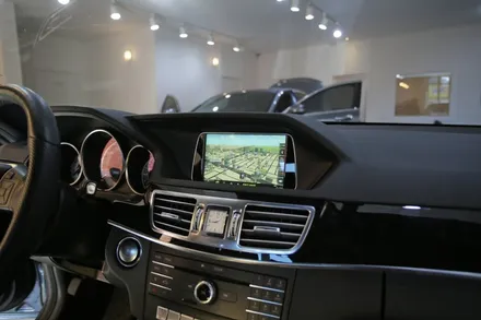 벤츠 W212 E250에 아틀란 내비게이션이? / 부산 금정