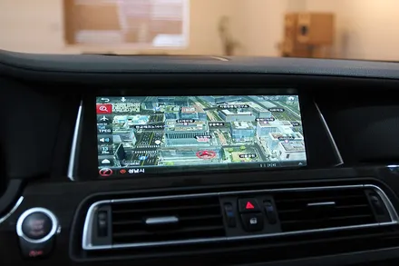 BMW 7시리즈 740LD 아이나비 X1큐브 네비게이션 매립 / 부산 금정