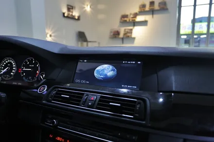 bmw 520d에 아이나비 x3 큐브 있으니 확 다르죠? / 부산 금정