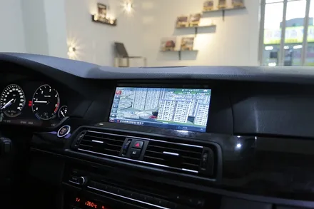 bmw 5시리즈에 걸맞는 내비게이션으로 교체해볼까요? / 부산 금정