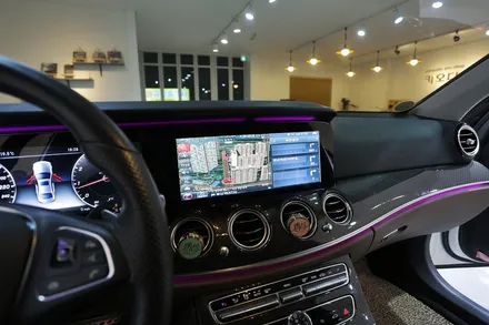 벤츠 e300 네비게이션 하나 더 추가해주세요! / 부산 금정