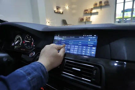 bmw 520d에 아이나비 x3 큐브 있으니 확 다르죠? / 부산 금정
