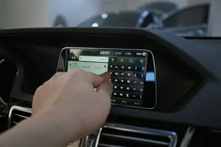 벤츠 W212 E250에 아틀란 내비게이션이? / 부산 금정