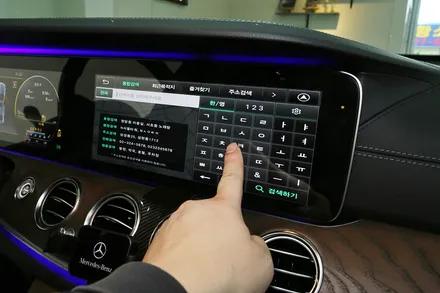 벤츠 E300 네비게이션, 아틀란 탑재와 최신 지도 업데이트 무료 지원 / 부산 금정