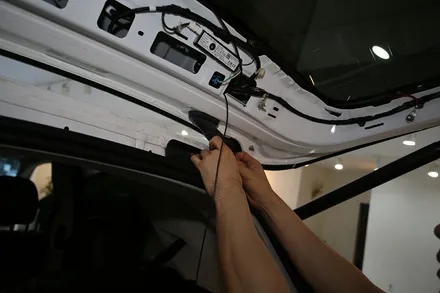 벤츠 GLE450 아이나비 4채널 블랙박스에 아이볼트 Q 에디션 전용 보조 배터리까지 / 부산 금정