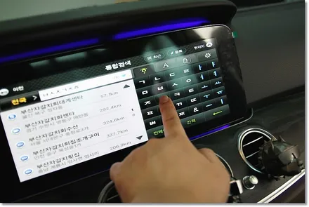 벤츠 E클래스 \'전용\' 네비게이션 매립 / 부산 금정