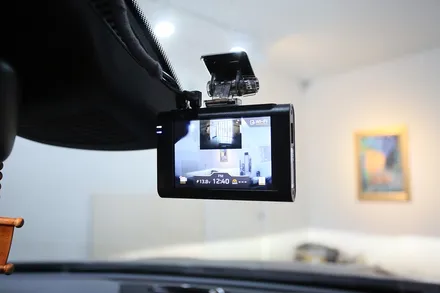 벤츠 GLA200 자동차 블랙박스 파인뷰 GX7, 아이볼트 보조배터리 설치기 / 부산 금정