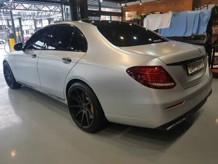 구미랩핑 시공으로 꾸며본 벤츠 E클래스 사틴실버메탈릭 전체랩핑! / 구미시 인의동