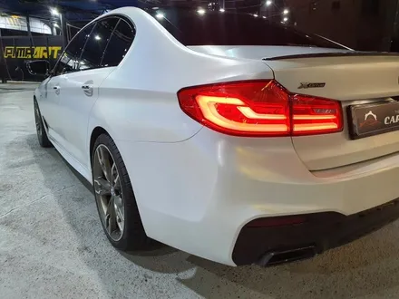 [구미랩핑]BMW M550d! 사틴 화이트고스트펄 전체랩핑으로 바꿔봤어요. / 구미시 인의동