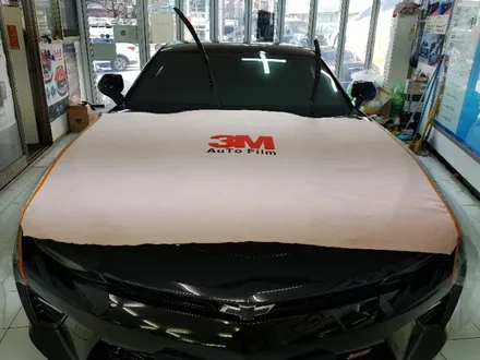 울산3M썬팅 시공점에서 카마로 3M NR 썬팅 시공으로 완벽한 열차단을 선사합니다