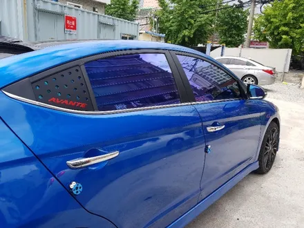울산 켈란 카멜레온CR 컬러썬팅 대리점에서 아반떼AD스포츠 시공했습니다