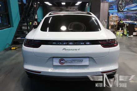 포르쉐 파나메라 4 E-Hybrid 사틴블랙 전체랩핑 [대전 모터쉴드] / 대전 유성구